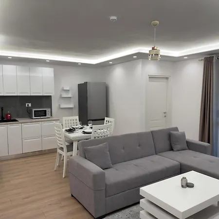 Flat In Center Of Tiran
