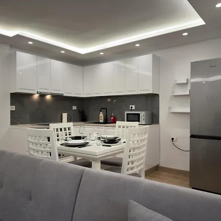 Flat In Center Of
